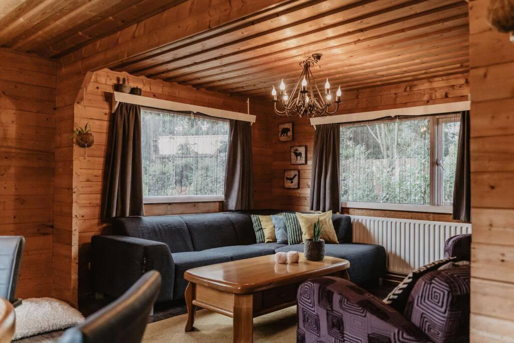 Hébergement de vacances Cosy And Romantic Forest House Met Sauna Op De Veluwe